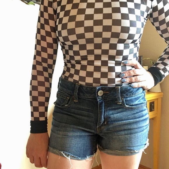 American Eagle Super Stretch Size 8 Denim Distressed Cut Off Shorts JORTS - Picture 2 of 3